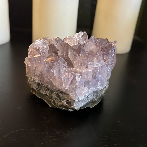 Amethyst cluster with lots of rainbows and points - Picture 7 of 8